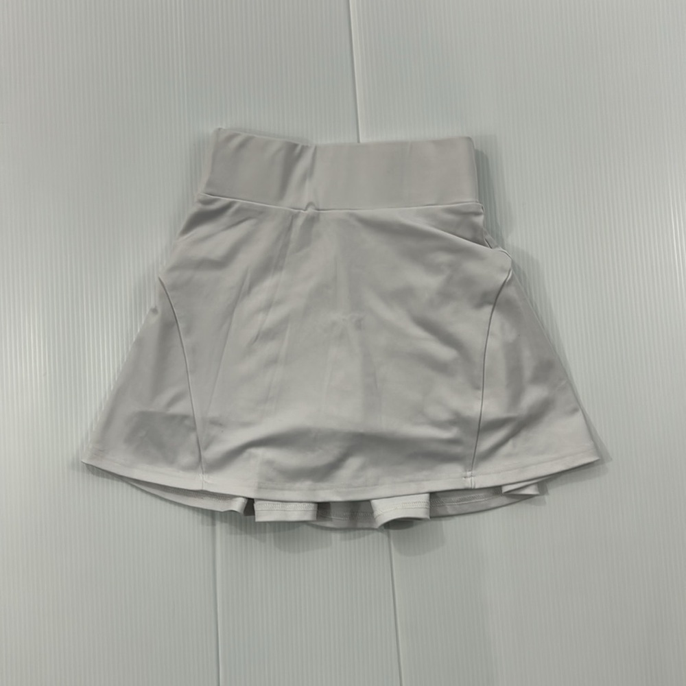 J9. Women's White Skort (XS)